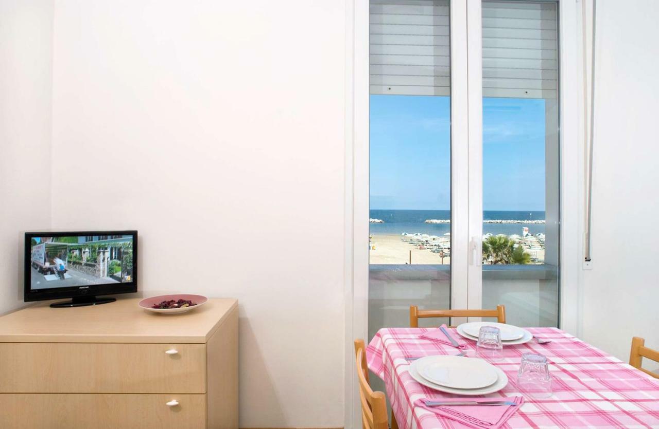 Sun Beach Residence Rimini Bagian luar foto